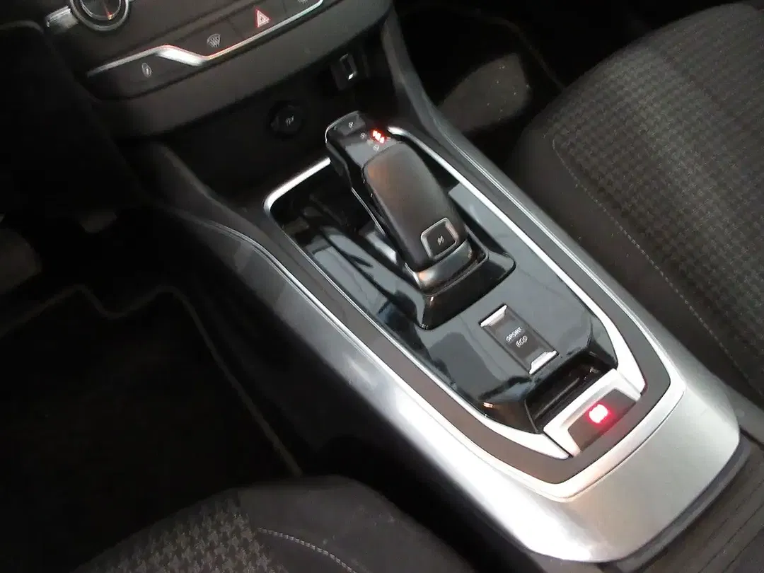 Peugeot 308 - Thumbnail 9