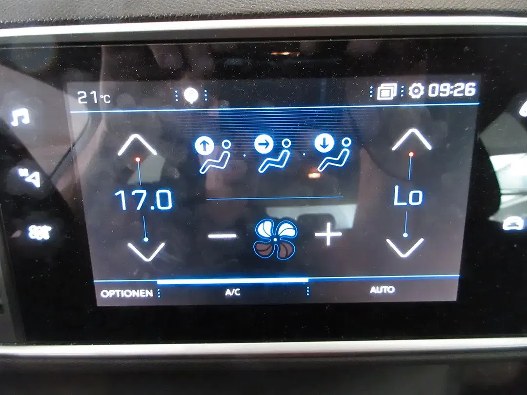 Peugeot 308 - Thumbnail 12
