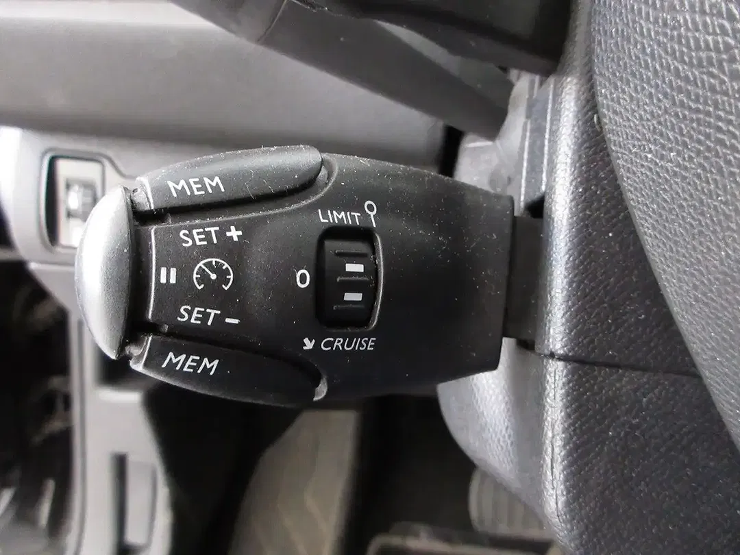 Peugeot 308 - Thumbnail 19