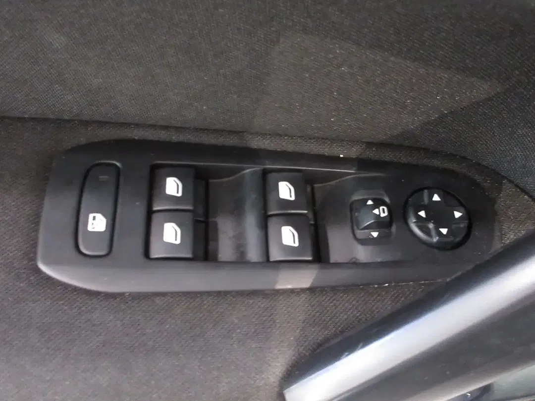 Peugeot 308 - Thumbnail 20