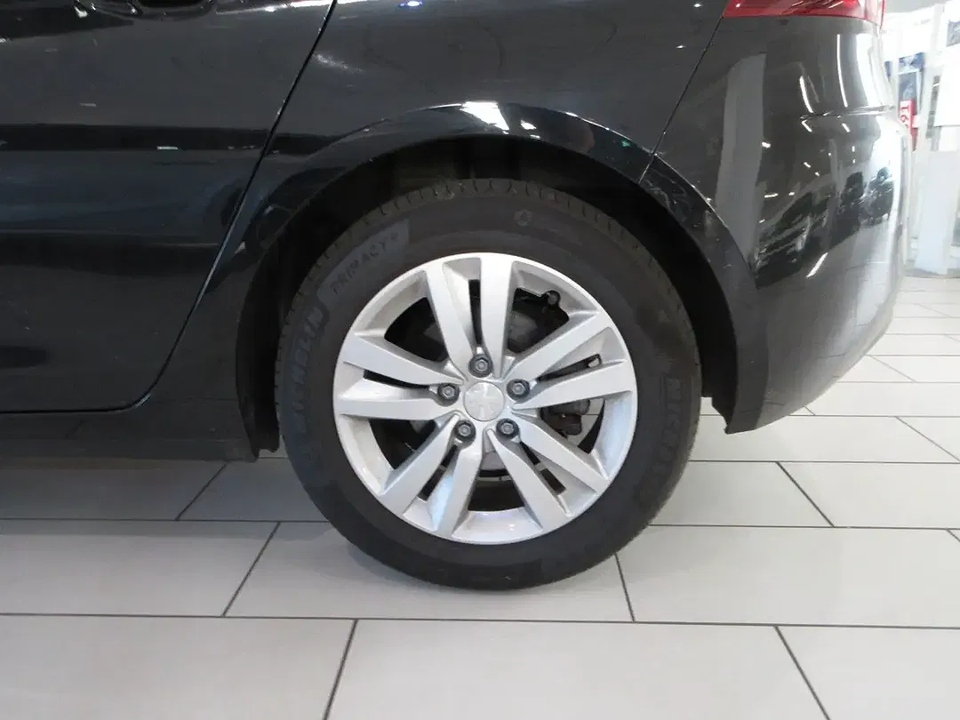 Peugeot 308 - Thumbnail 23