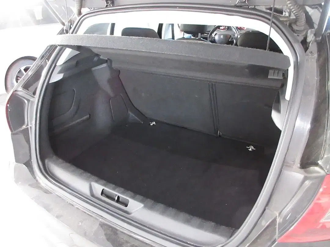 Peugeot 308 - Thumbnail 25