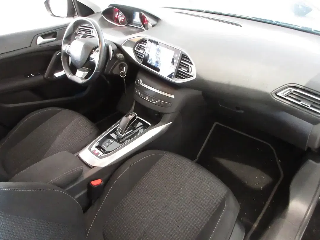 Peugeot 308 - Thumbnail 6