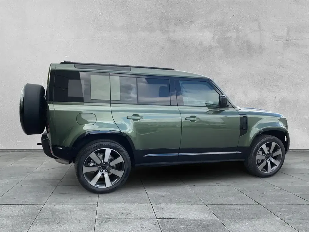 Land Rover Defender - Thumbnail 2