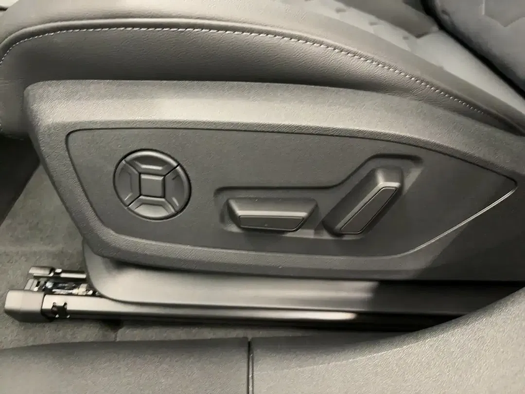 Audi A6 e-tron - Thumbnail 12