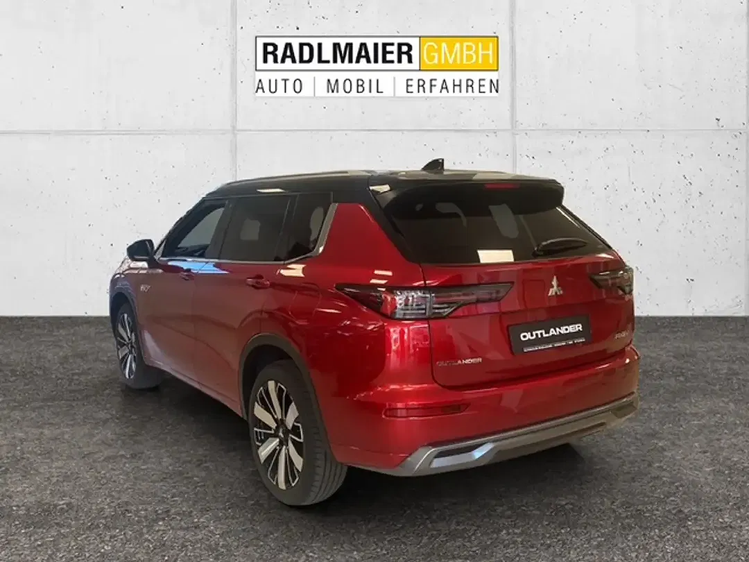 Mitsubishi Outlander - Thumbnail 2