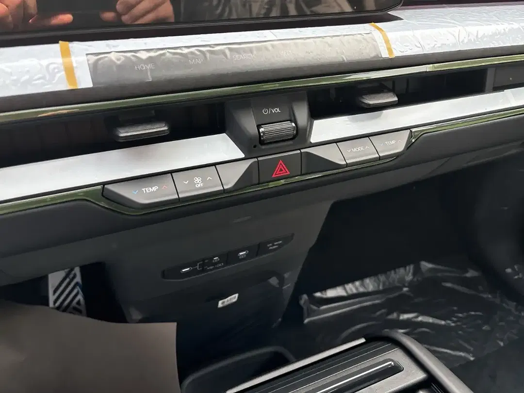 Kia EV9 - Thumbnail 15