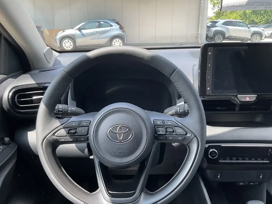 Toyota Yaris - Thumbnail 13