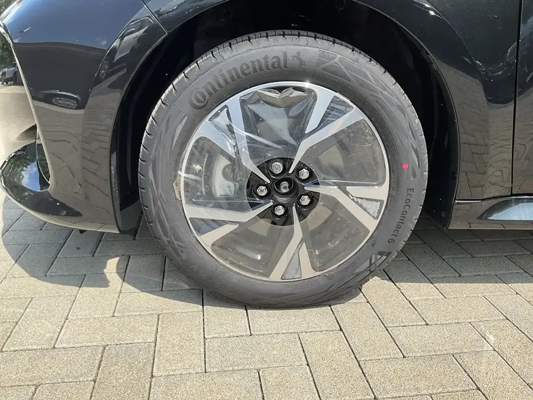 Toyota Yaris - Thumbnail 6