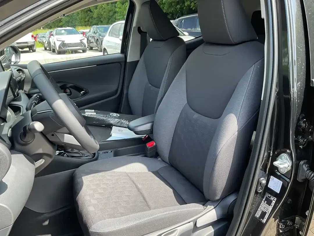 Toyota Yaris - Thumbnail 8