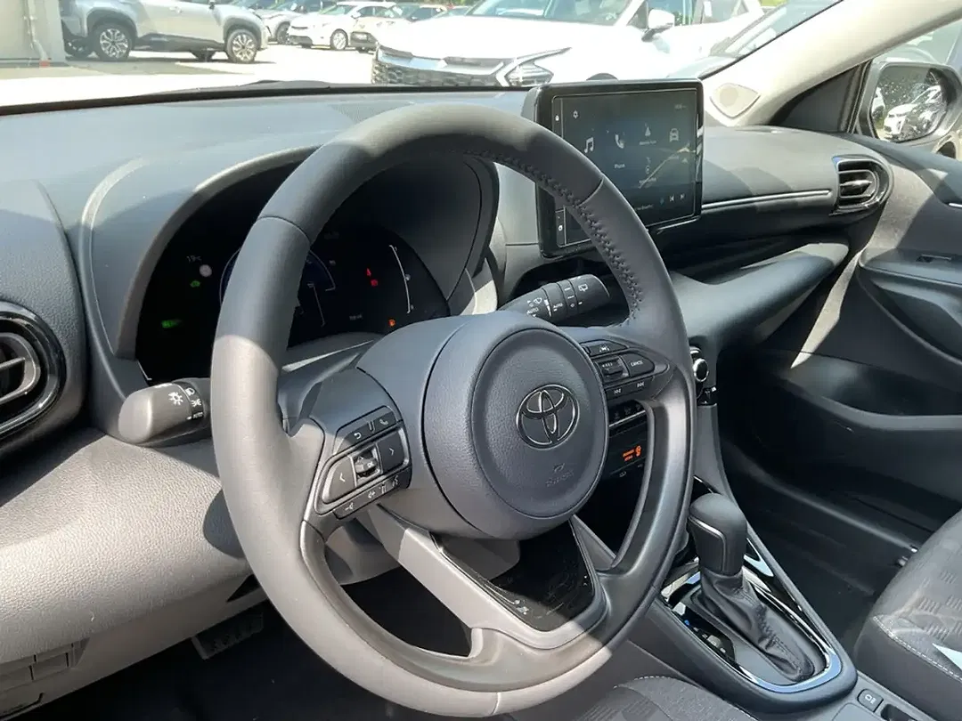 Toyota Yaris - Thumbnail 9