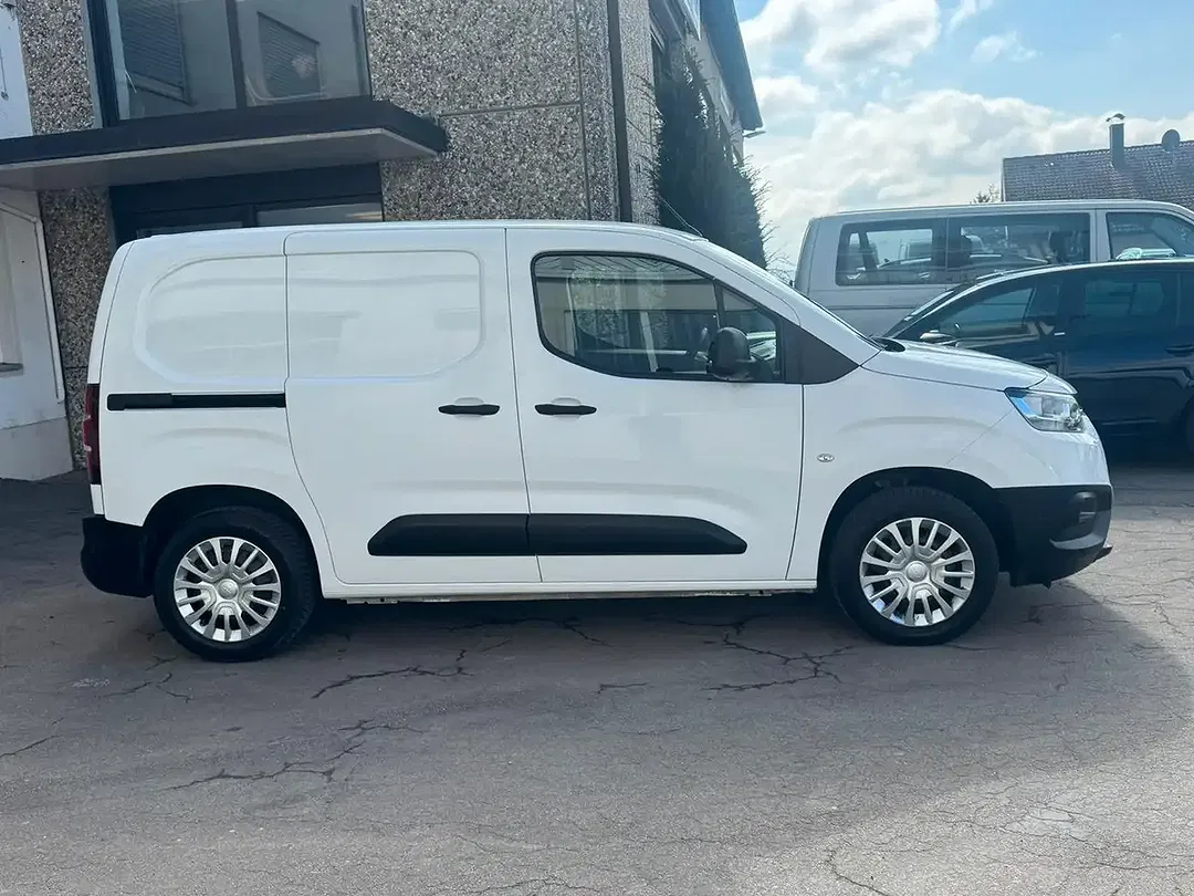 Toyota Proace City - Thumbnail 4