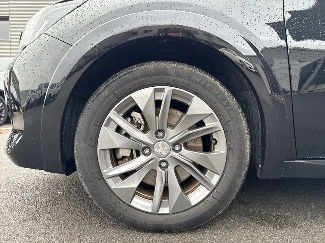 Peugeot 208 - Thumbnail 11