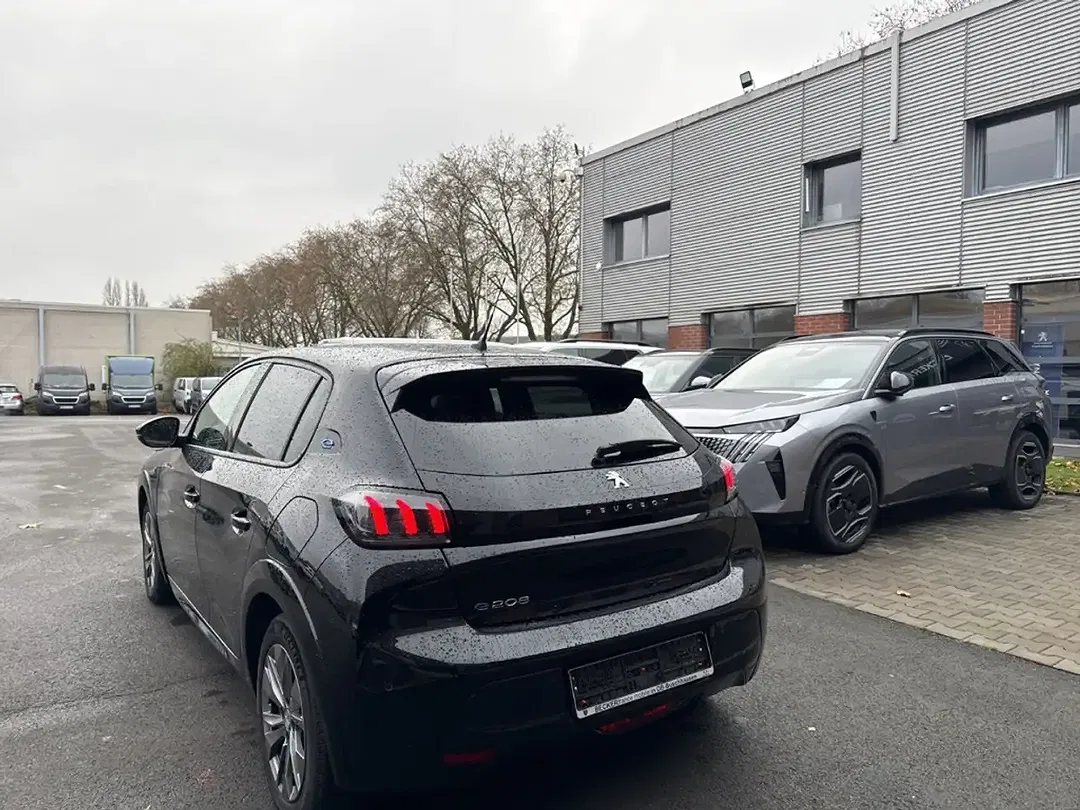 Peugeot 208 - Thumbnail 7