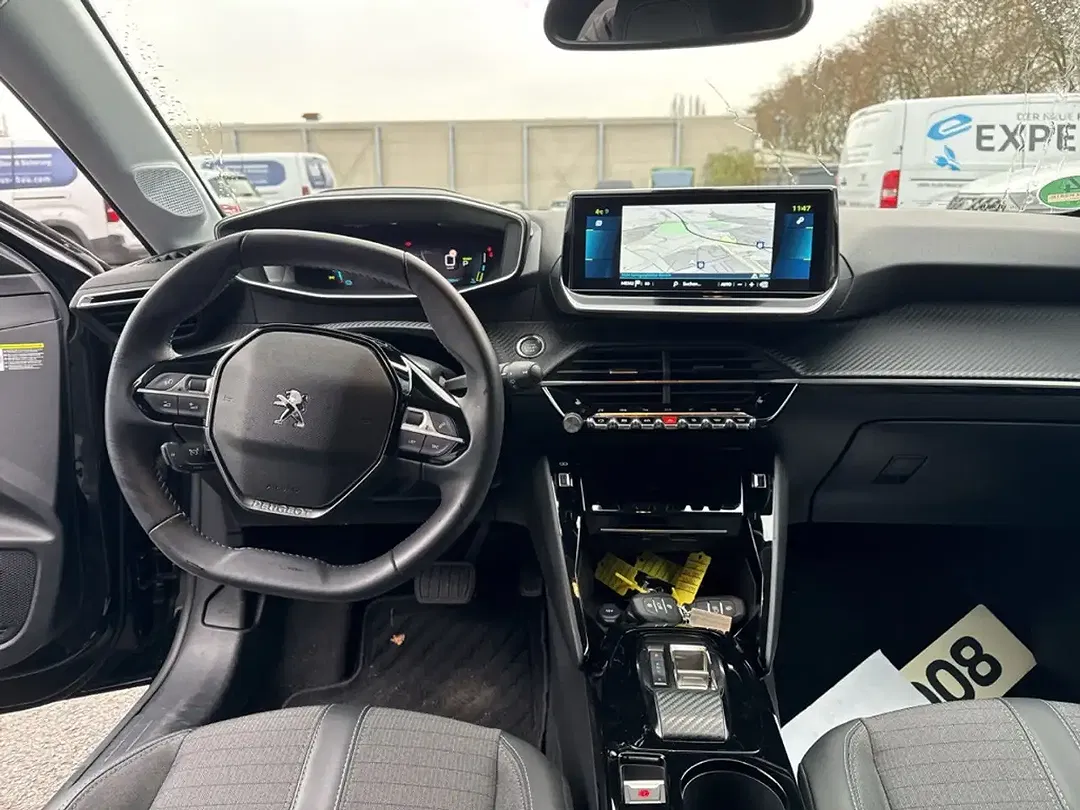 Peugeot 208 - Thumbnail 8