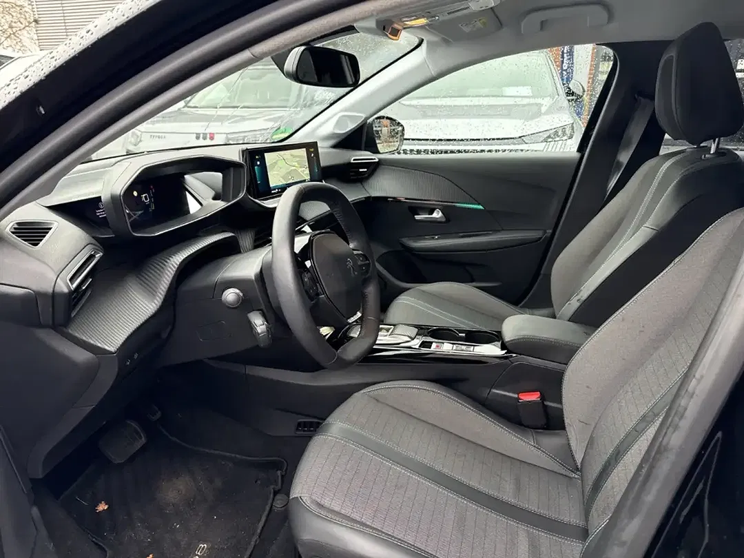 Peugeot 208 - Thumbnail 9