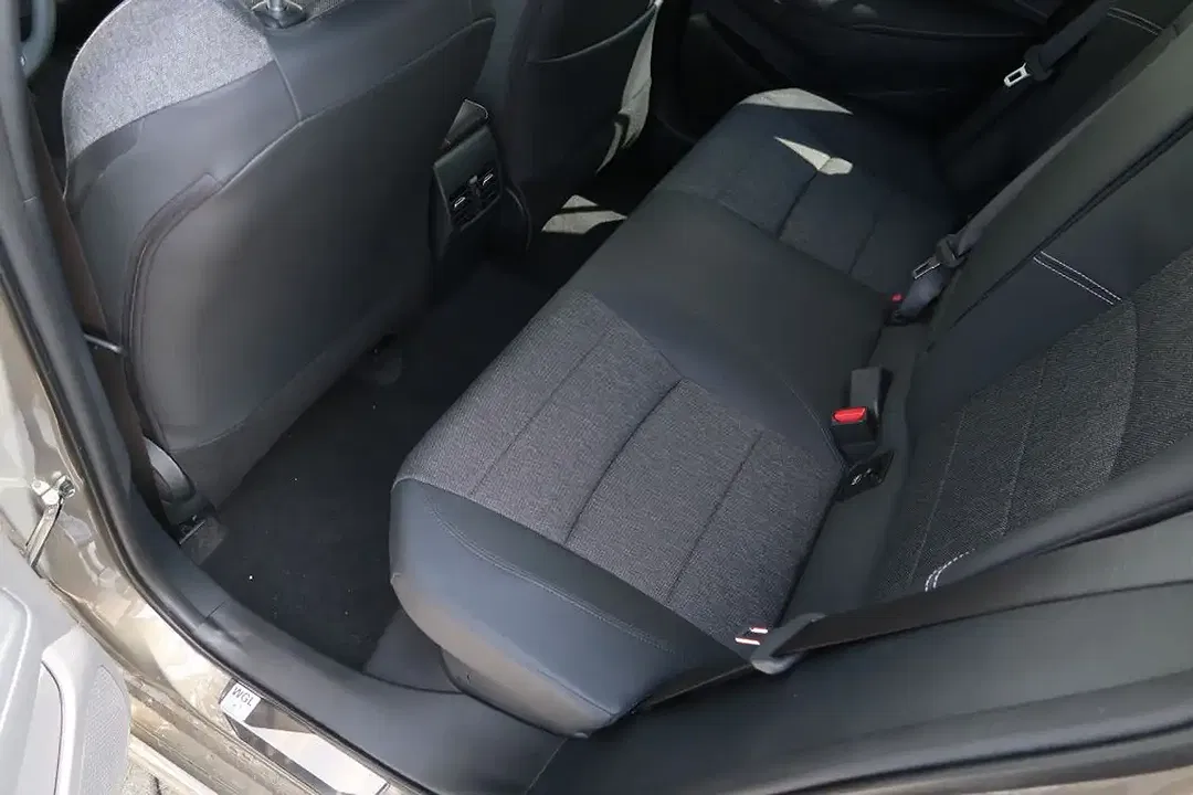Toyota Corolla - Thumbnail 11