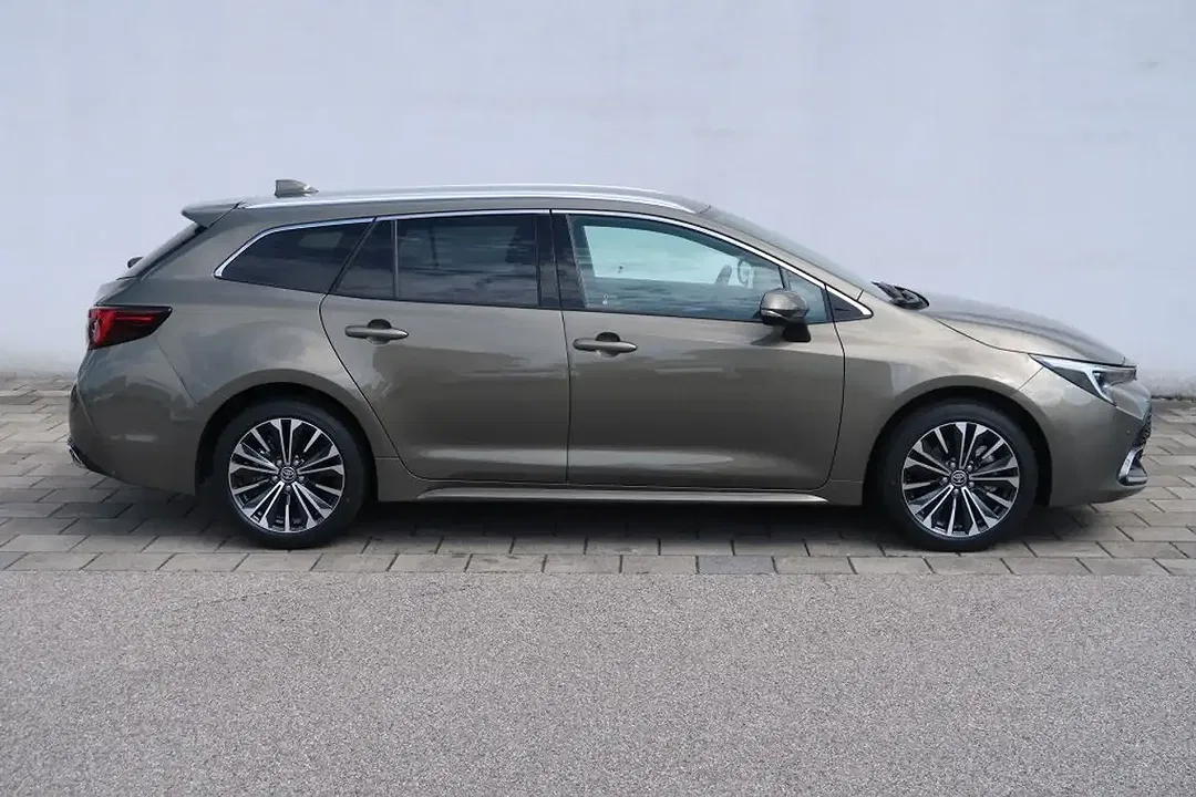 Toyota Corolla - Thumbnail 6