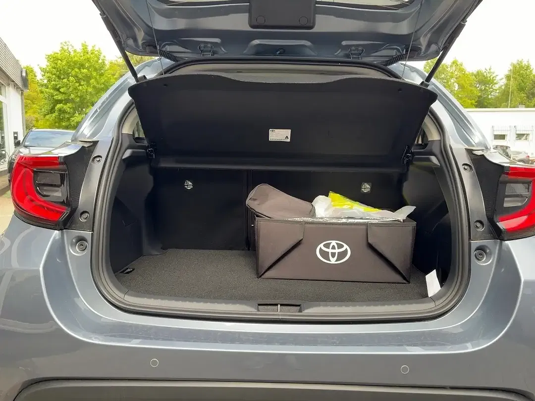 Toyota Yaris - Thumbnail 13