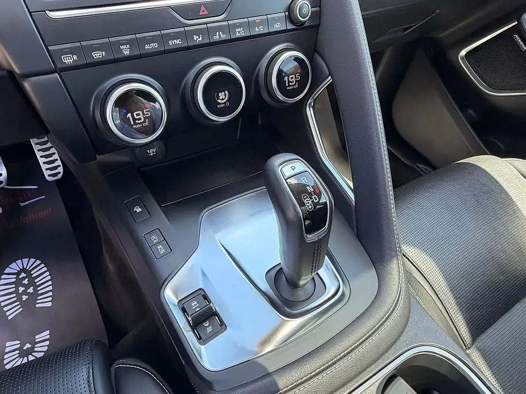 Jaguar E-Pace - Thumbnail 12