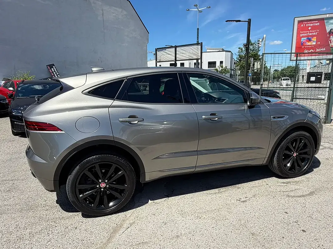 Jaguar E-Pace - Thumbnail 3