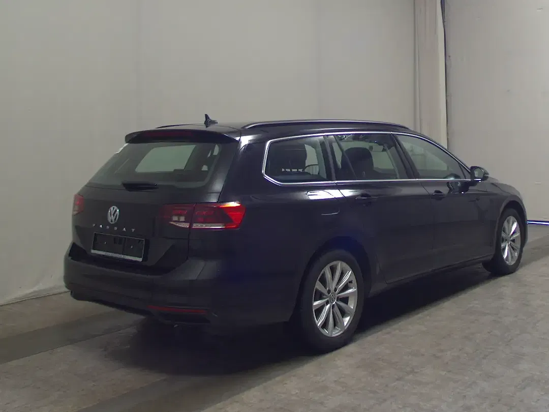 Volkswagen Passat Variant - Thumbnail 3