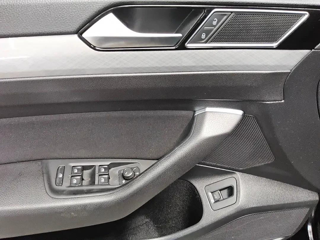 Volkswagen Passat Variant - Thumbnail 8