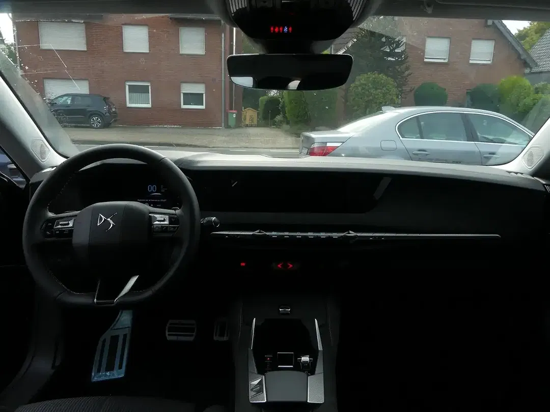 DS Automobiles DS 4 - Thumbnail 11
