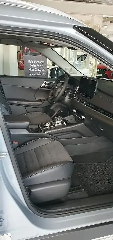 Mitsubishi Outlander - Thumbnail 10