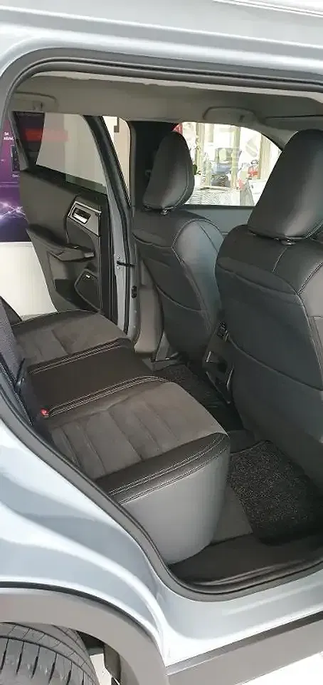 Mitsubishi Outlander - Thumbnail 11