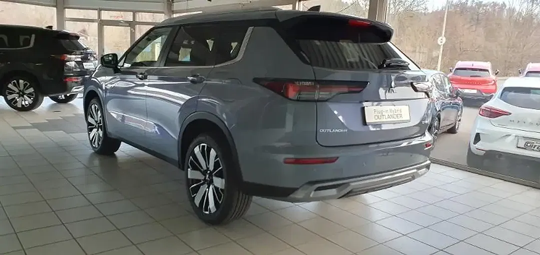 Mitsubishi Outlander - Thumbnail 5