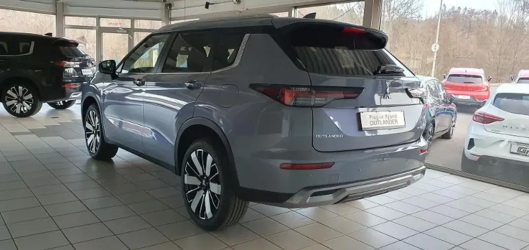Mitsubishi Outlander - Thumbnail 6