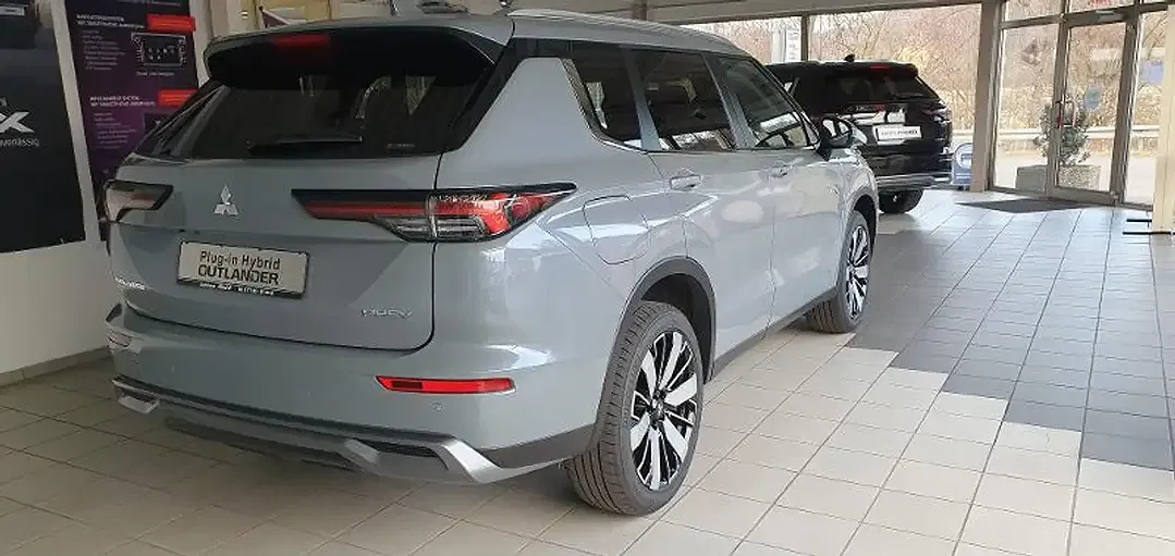 Mitsubishi Outlander - Thumbnail 7