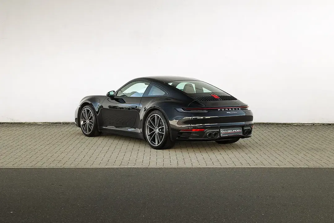 Porsche 992 - Thumbnail 3
