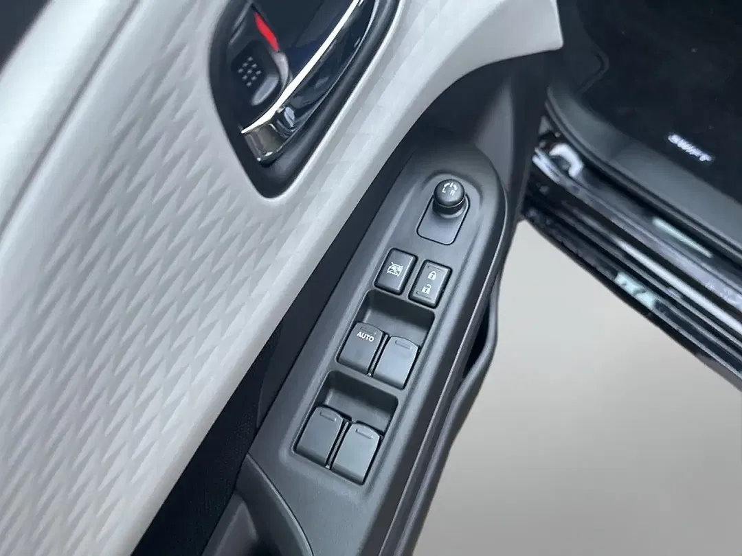 Suzuki Swift - Thumbnail 13