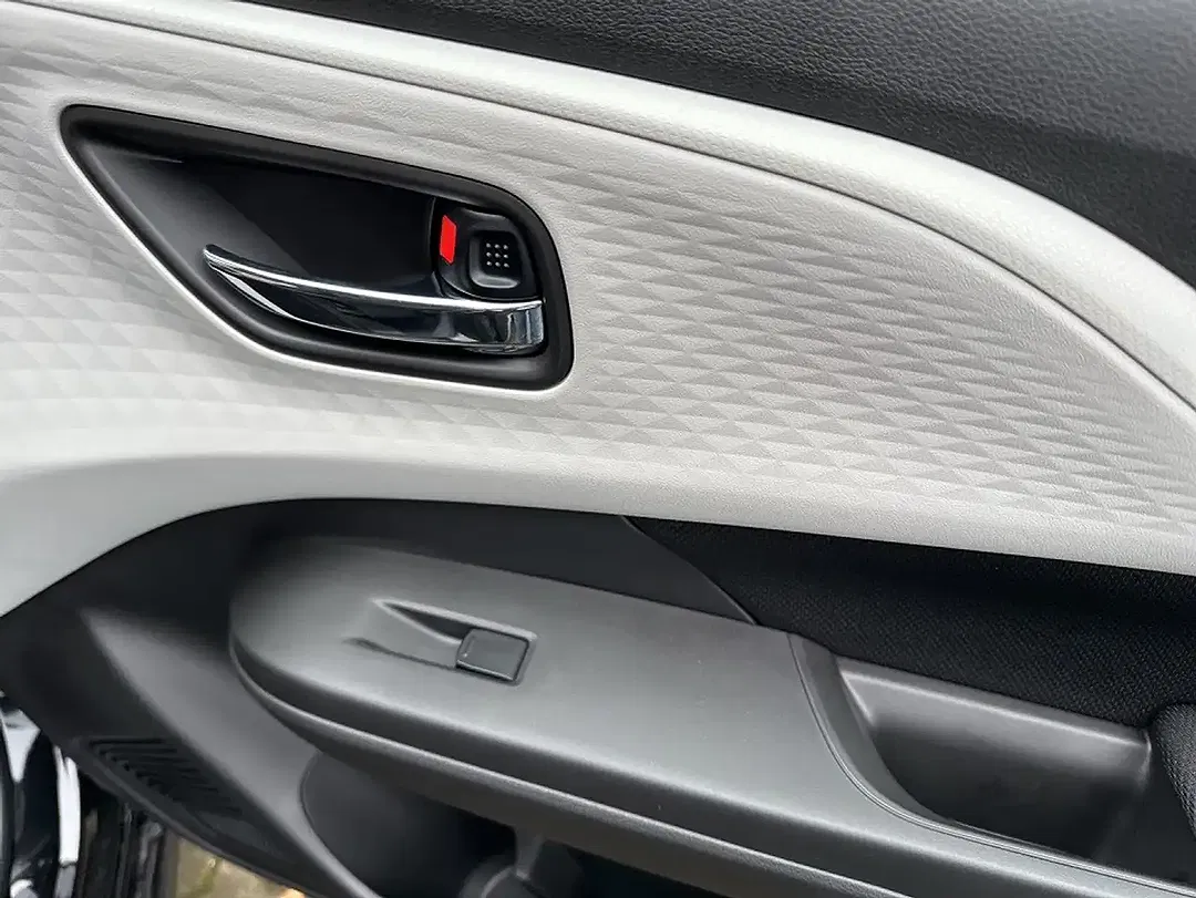 Suzuki Swift - Thumbnail 14