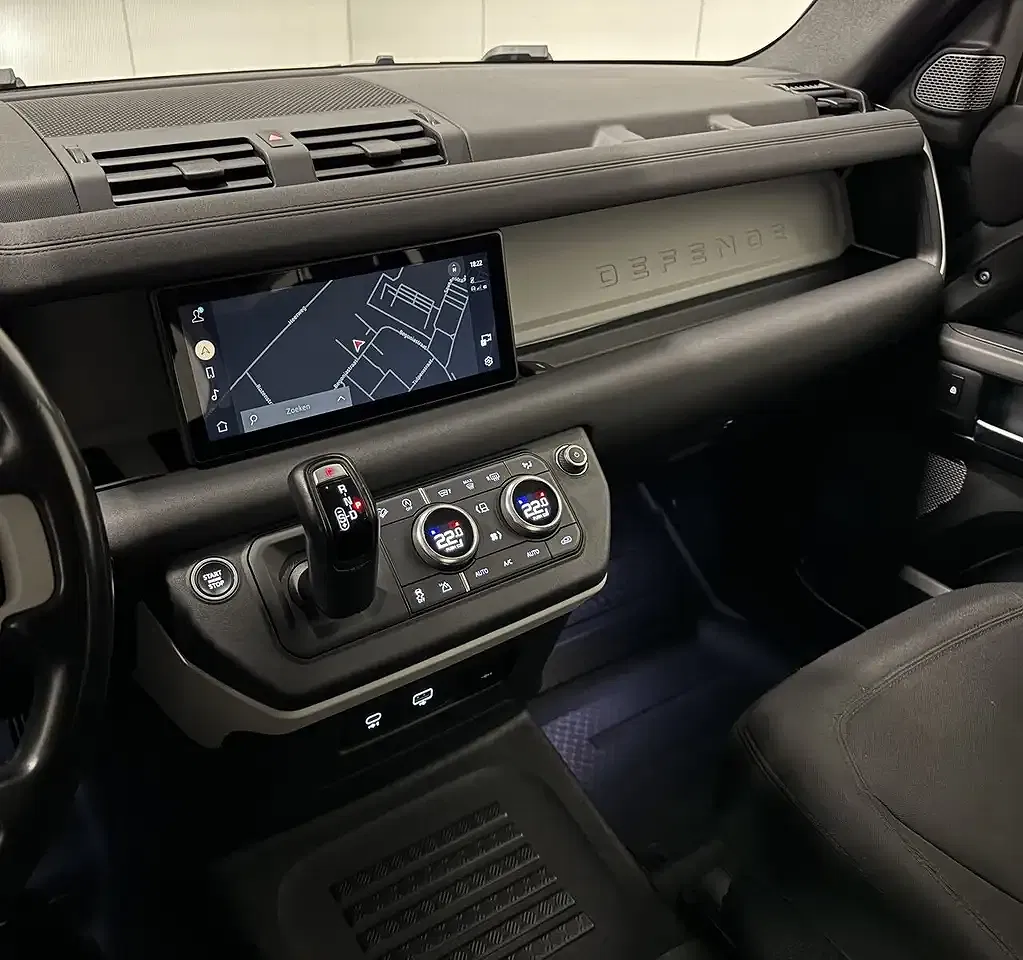 Land Rover Defender - Thumbnail 11