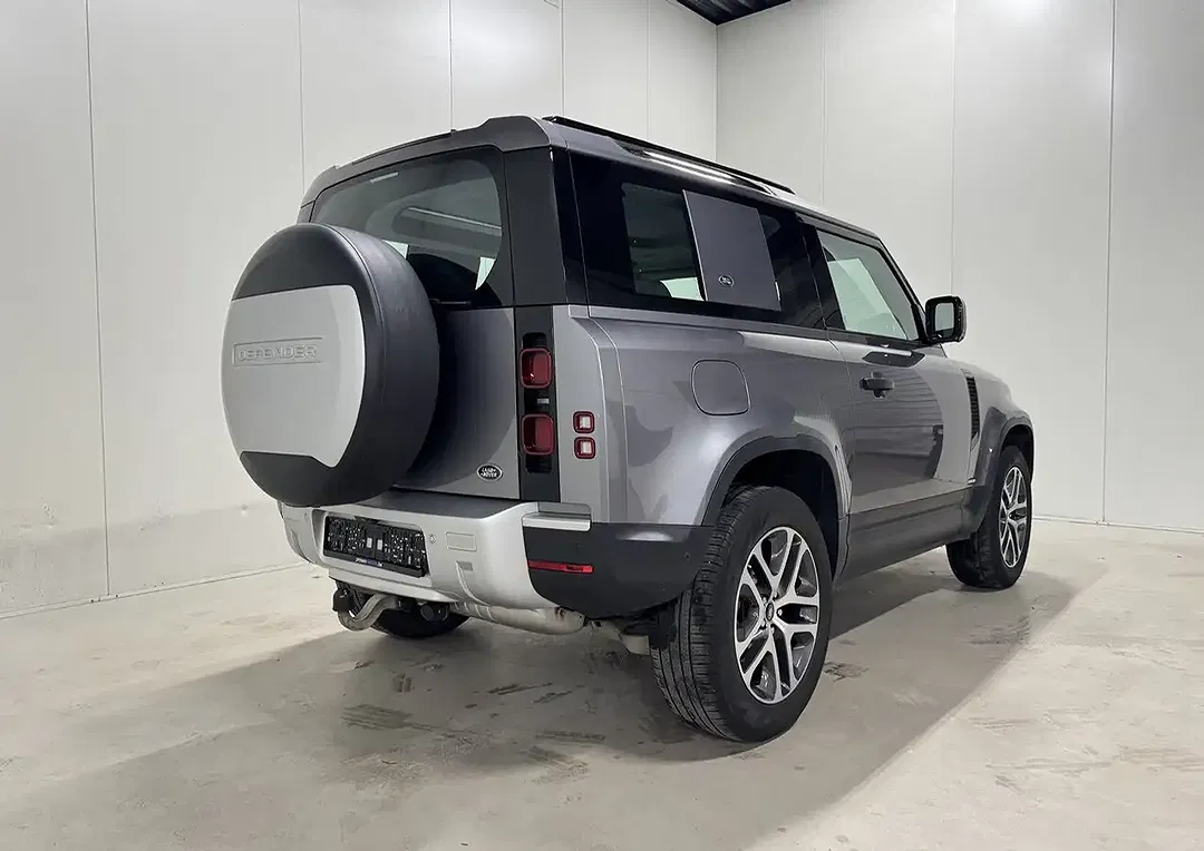 Land Rover Defender - Thumbnail 3