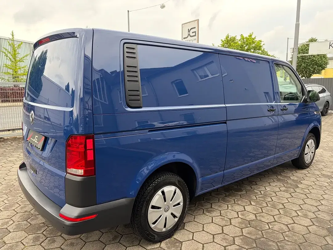 Volkswagen Transporter - Thumbnail 2