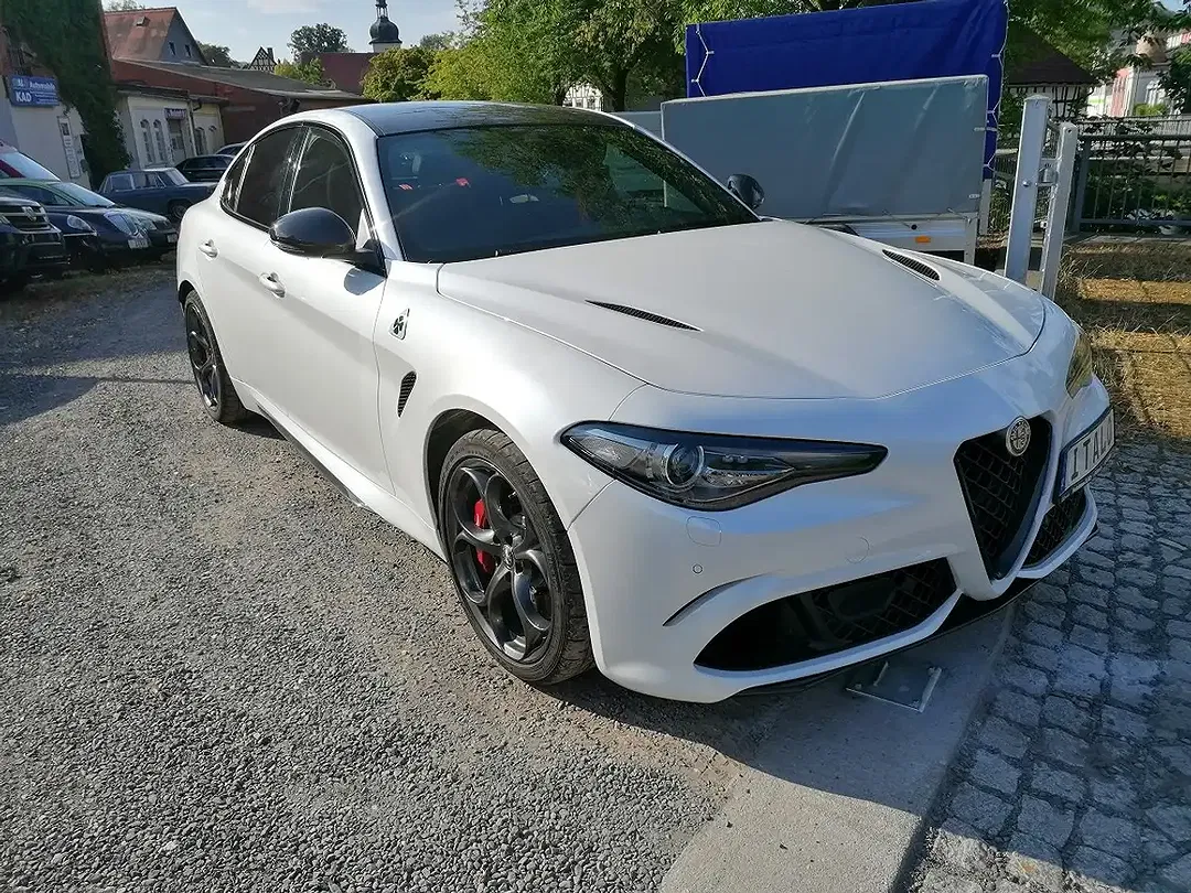 Alfa Romeo Giulia - Thumbnail 2