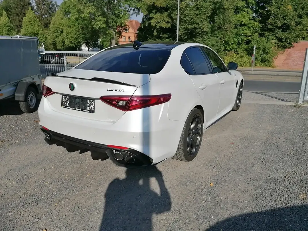 Alfa Romeo Giulia - Thumbnail 3