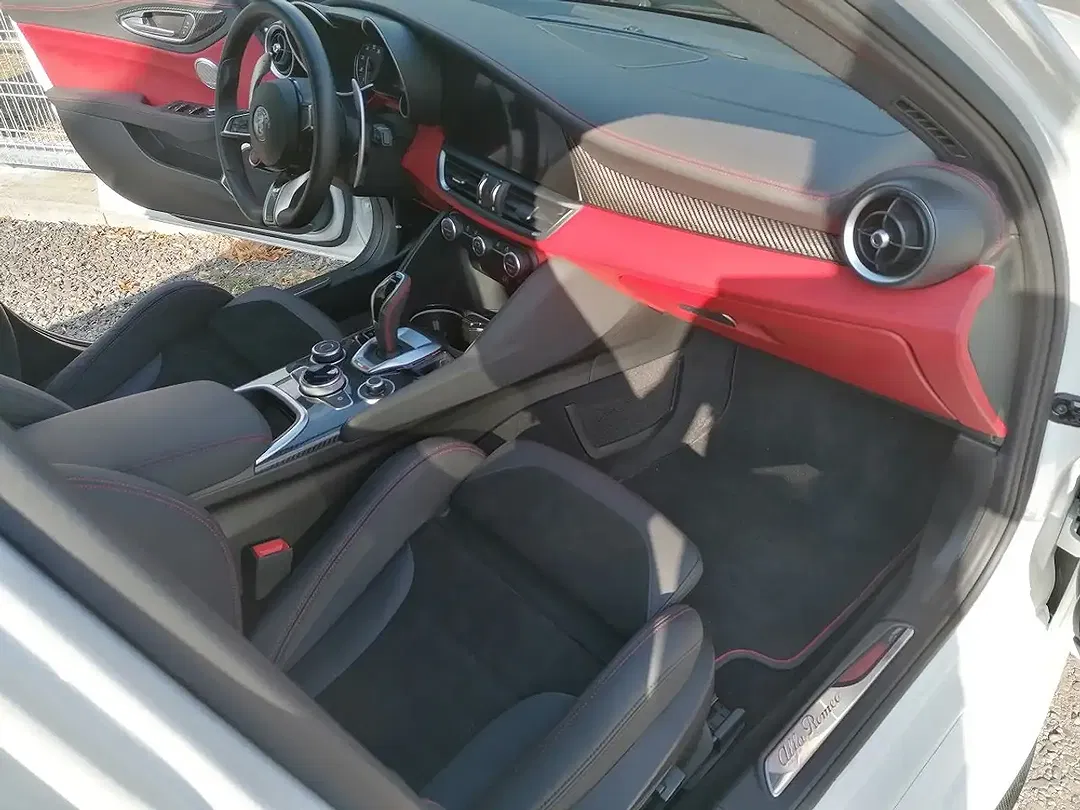Alfa Romeo Giulia - Thumbnail 8
