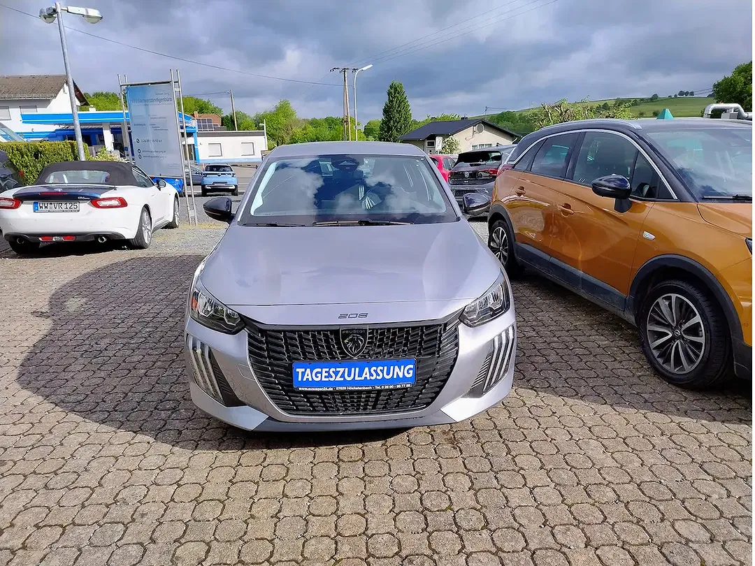Peugeot 208 - Thumbnail 2