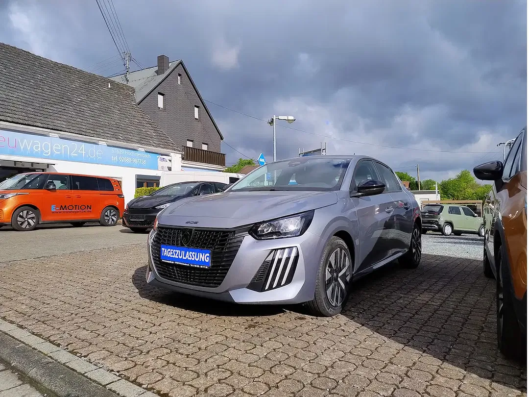 Peugeot 208 - Thumbnail 3