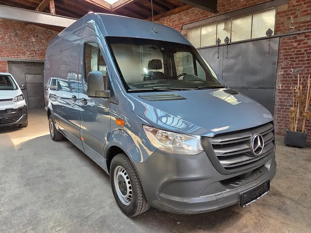 Mercedes-Benz Sprinter - Thumbnail 3