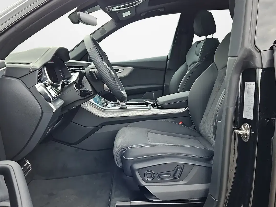 Audi Q8 - Thumbnail 6