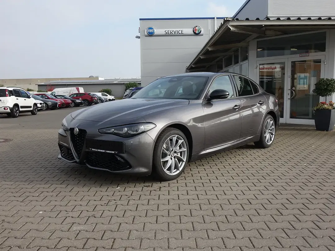 Alfa Romeo Giulia - Thumbnail 1