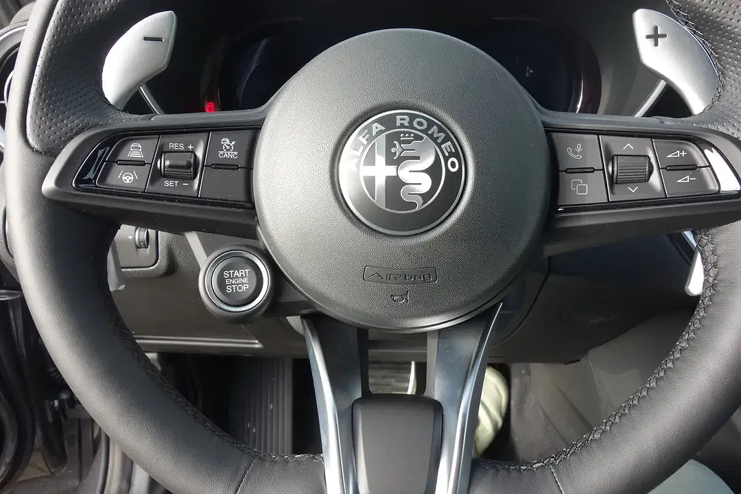 Alfa Romeo Giulia - Thumbnail 11