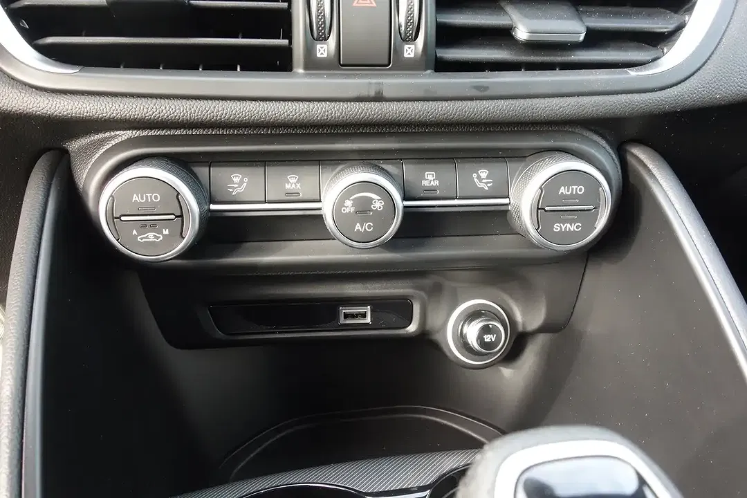 Alfa Romeo Giulia - Thumbnail 12