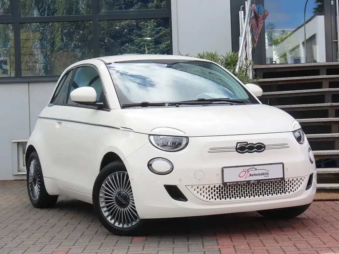 Fiat 500e - Thumbnail 1